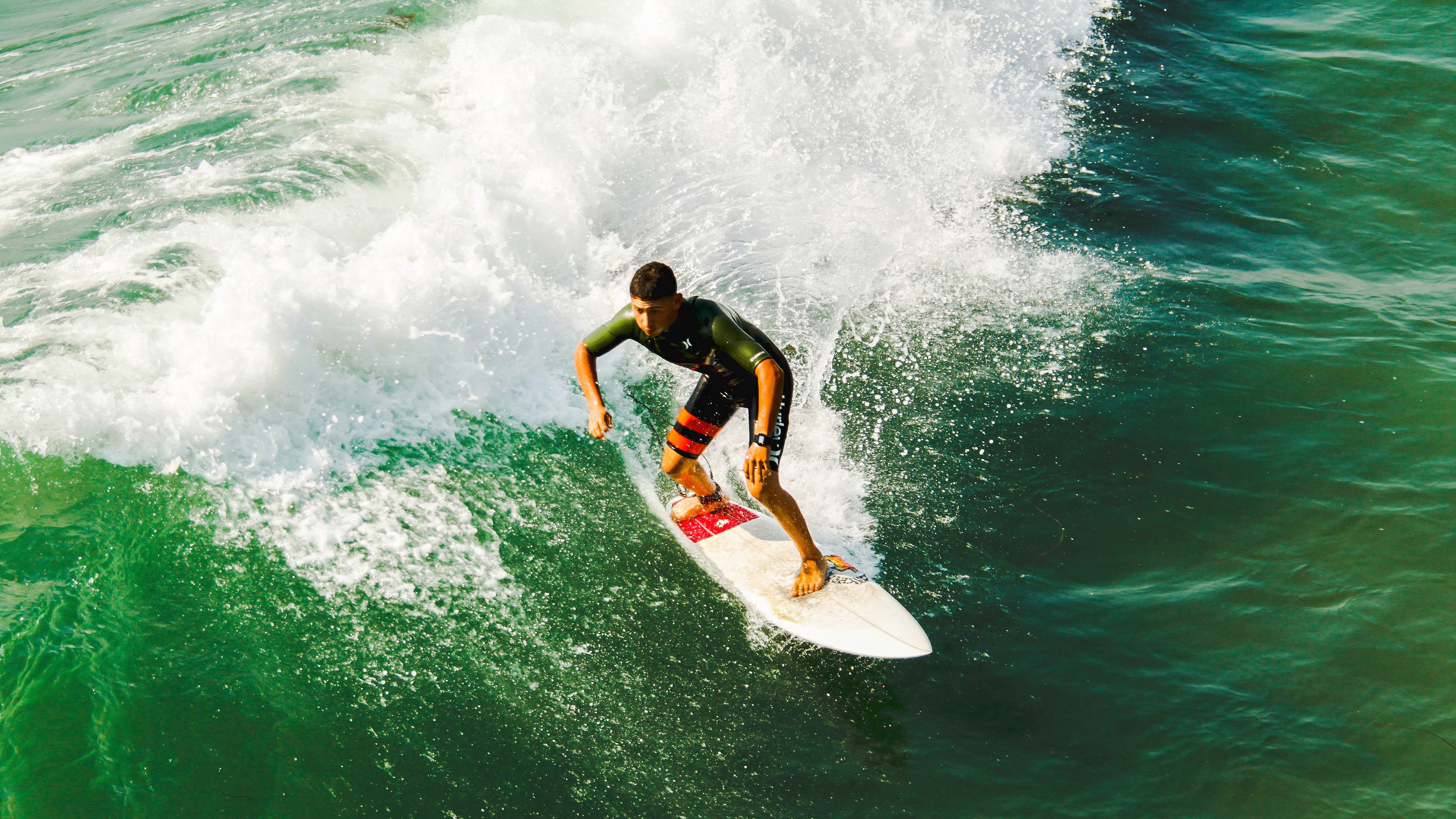 滑板运动吸引年轻群体，滑板的招
